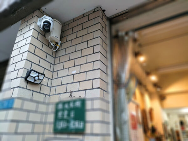 店先の防犯カメラ