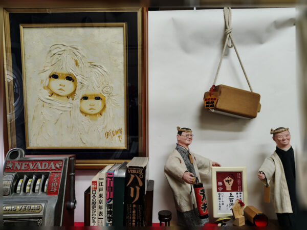 「勝虫本舗」店内の飾り