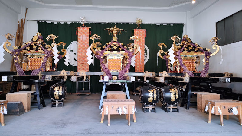 浅草神社の本社神輿三基