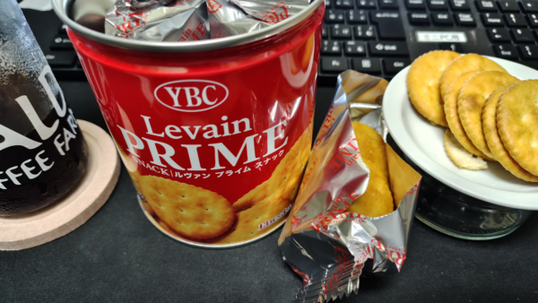 保存食のクラッカー缶